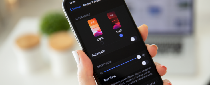 UI/UX Feature Spotlight: Should You Design for Dark Mode?